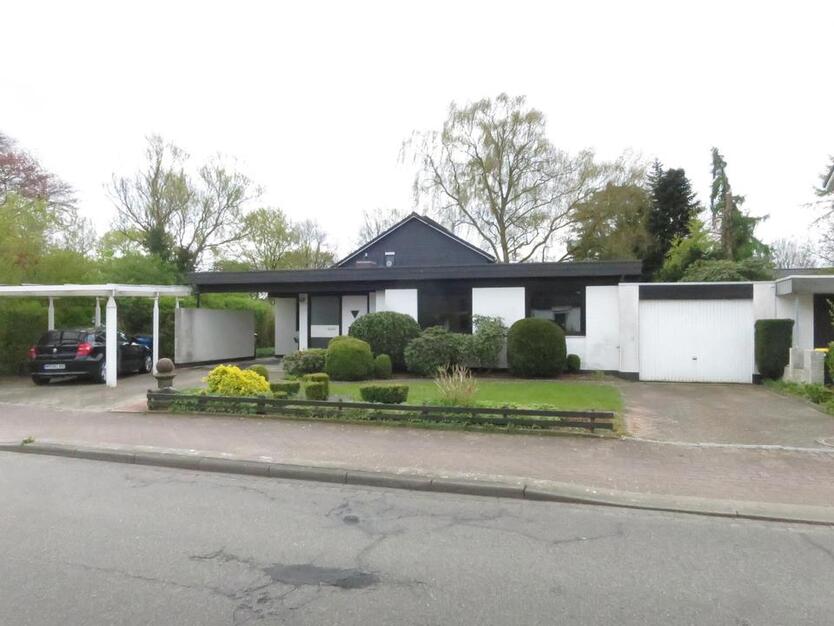 Ein- bis Zweifamilienhaus auf einem großzügigen Grundstück zimmer