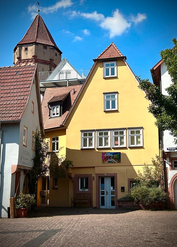 Sofort beziehbares Unikat im historischen Malerwinkel – 5 Zimmer