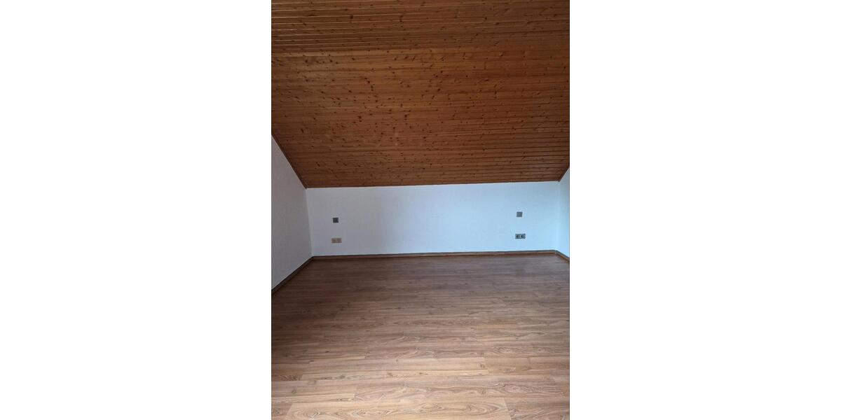 Dachgeschoßwohnung Schmidgaden - 4 Zimmer, 120 m&sup2;, 1.100&euro; | Angebot:26200829