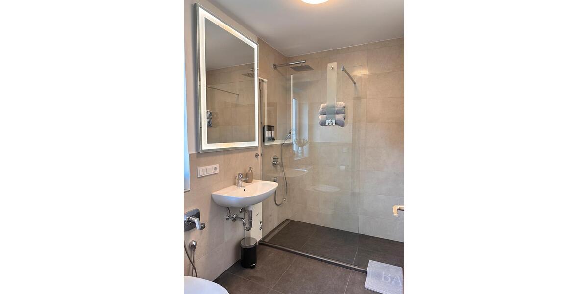 Wohnen auf Zeit Bickenbach - 3 Zimmer, 105 m&sup2;, 2.400&euro; | Angebot:26254388