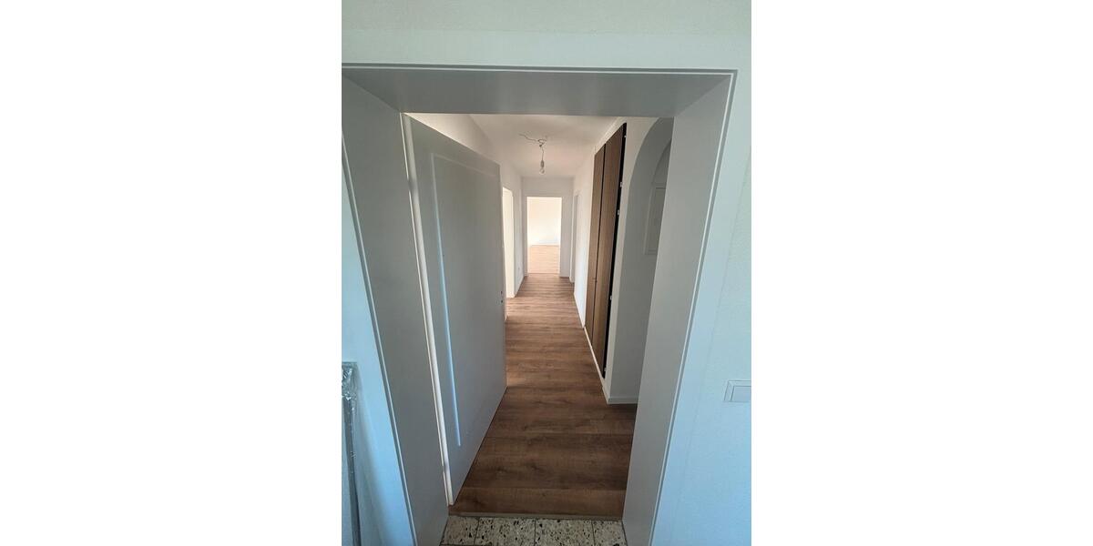 Etagenwohnung Wäschenbeuren - 4 Zimmer, 90 m&sup2;, 990&euro; | Angebot:25332661