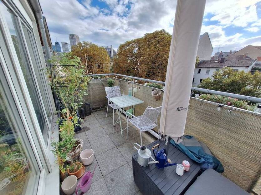 **Schicke, helle 2-Zi. Maisonette Wohnung, Westend-Nord, Reuterweg + EBK + Balkon**