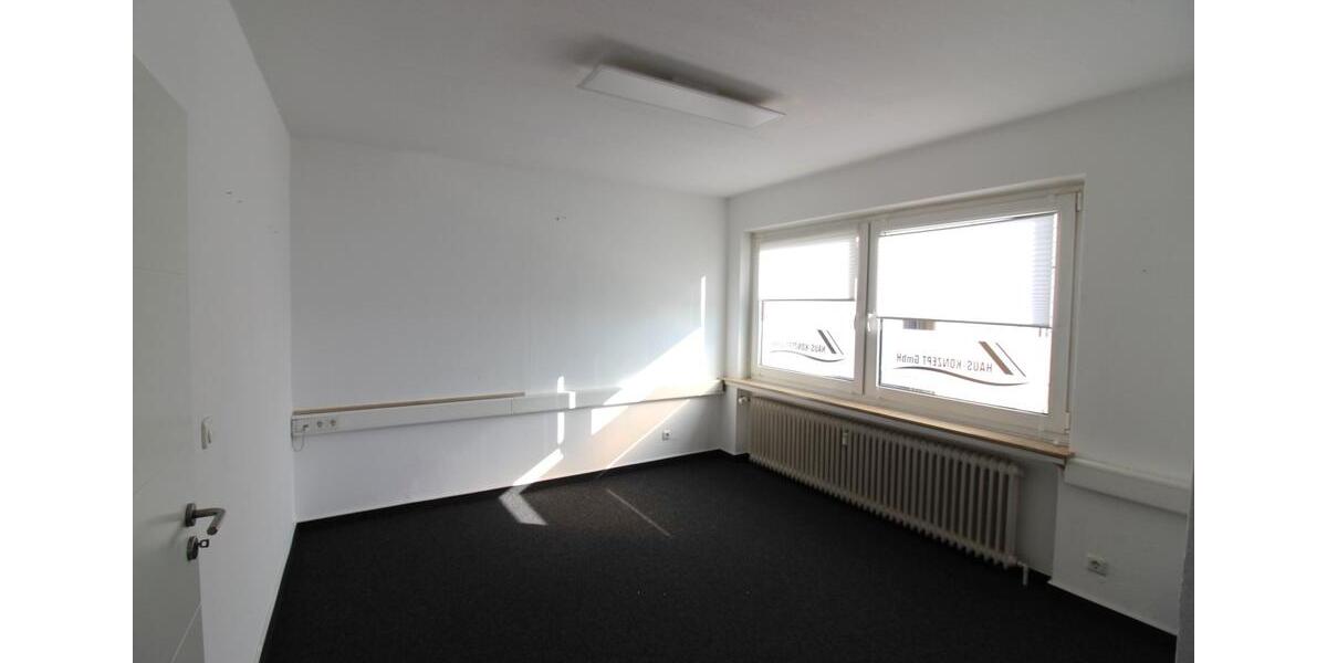 Vermietung! 105 m² BüroflächePraxis mit 3 R äumen, 1 WC, Klimaanlage und 1 Küche in Syke. zimmer