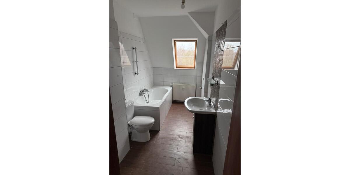 Dachgeschoßwohnung Görlitz - 2.5 Zimmer, 75 m&sup2;, 420&euro; | Angebot:25793052