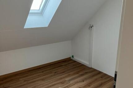 Wohnung Halle - 6 Zimmer, 120 m&sup2;, 1.530&euro; | Angebot:25027010