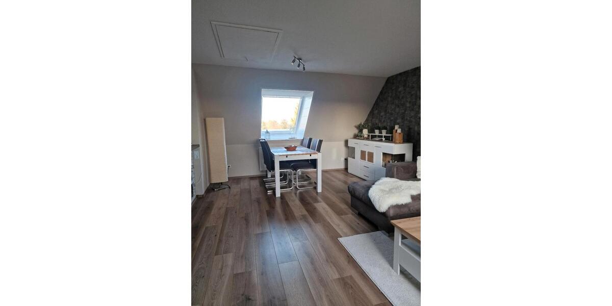 Dachgeschoßwohnung Hennstedt - 3 Zimmer, 77 m&sup2;, 950&euro; | Angebot:25161943