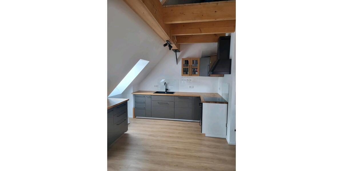 Dachgeschoßwohnung Gaukönigshofen - 3 Zimmer, 98 m&sup2;, 980&euro; | Angebot:25172882