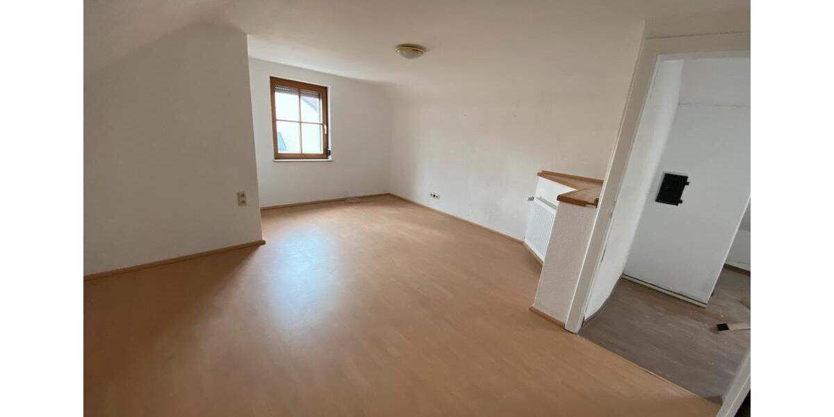 Dachgeschoßwohnung Gunzenhausen - 2 Zimmer, 60 m&sup2;, 600&euro; | Angebot:25995146