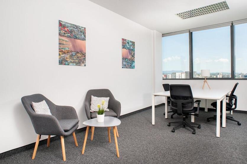 Privater Büroraum für 3 Person in Regus Altezza