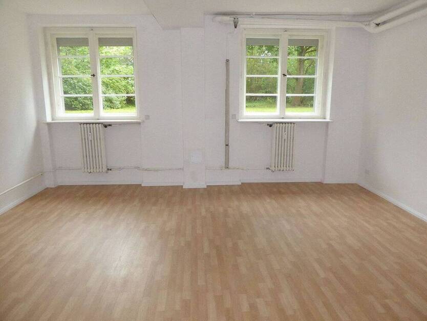 Hessenallee – SOUTERRAIN-Wohnung – großzügiger Grundriss – 2 Zimmer