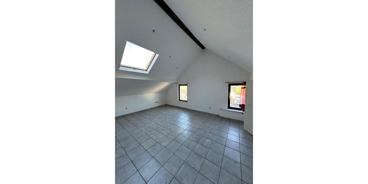 Dachgeschoßwohnung Weiskirchen - 4 Zimmer, 100 m&sup2;, 630&euro; | Angebot:25948560