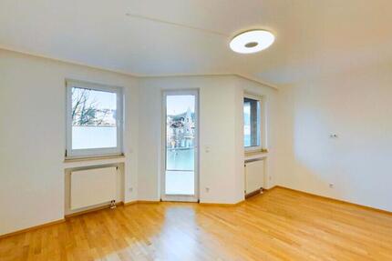 + 5PLUSIMMO + MODERNE 2-ZIMMER WOHNUNG MIT BALKON UND EBK IN ZENTRALER LAGE VON INDENALTDORF + 2 zimmer