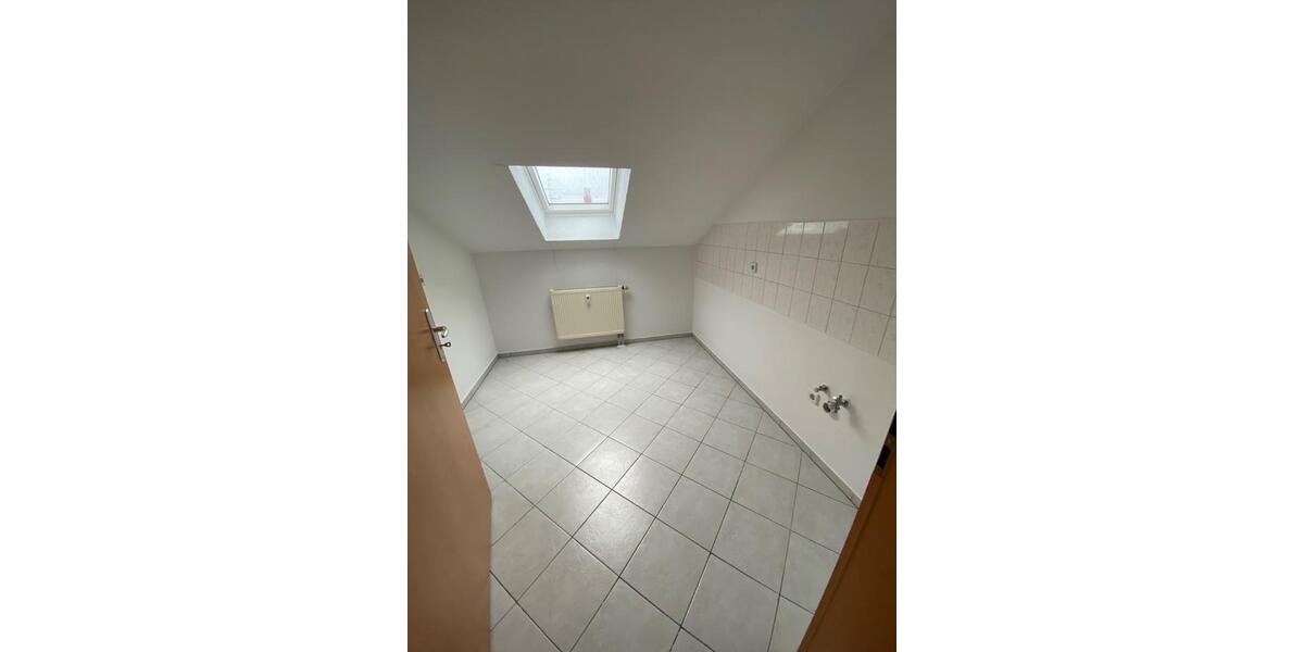 Dachgeschoßwohnung Zeitz - 2 Zimmer, 45 m&sup2;, 270&euro; | Angebot:24845115