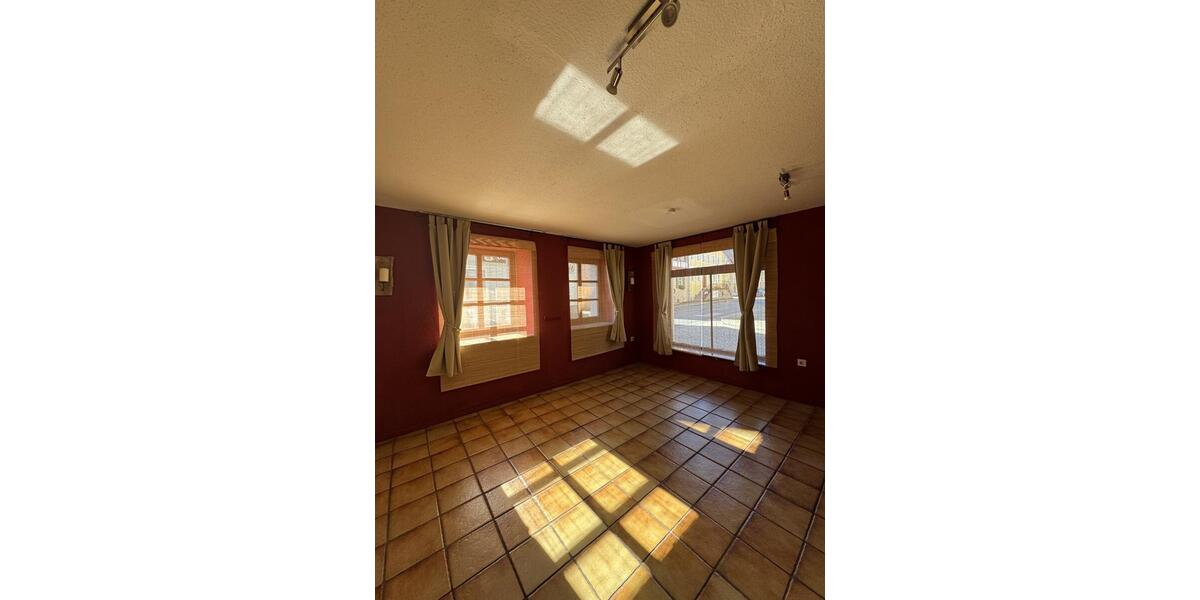 Wohnen, wo Geschichte lebt – Stilvolle Erdgeschosswohnung mit Wellness-Komfort in der Altstadt 2 zimmer