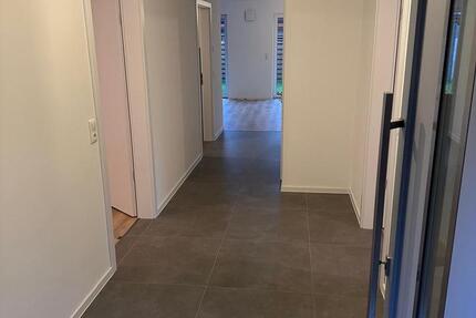 Wohnung Schortens - 3 Zimmer, 95 m&sup2;, 1.200&euro; | Angebot:24699523