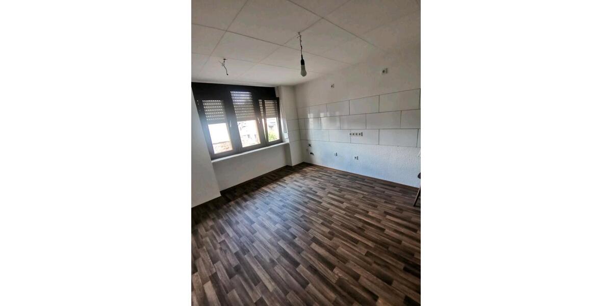 Dachgeschoßwohnung Schiffweiler - 3 Zimmer, 73 m&sup2;, 450&euro; | Angebot:24998952