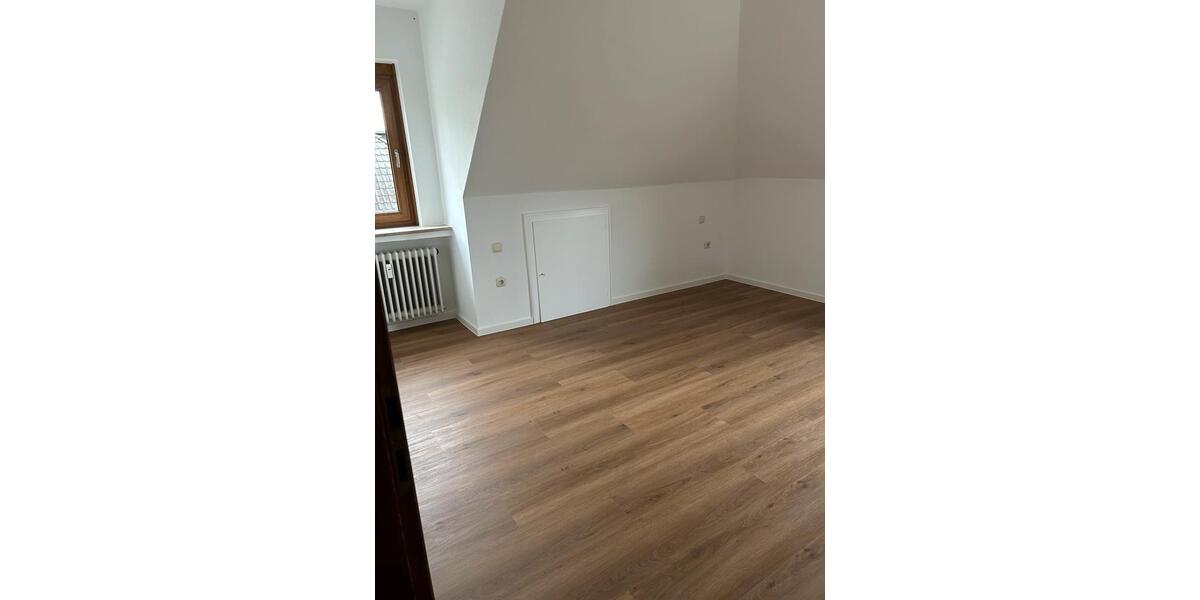 Dachgeschoßwohnung Schieder-Schwalenberg Schwalenberg - 3 Zimmer, 80 m&sup2;, 850&euro; | Angebot:24478593