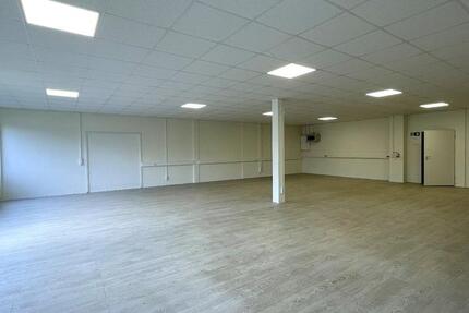 ATTRAKTIVE BÜROFLÄCHE INKL. HALLE zimmer