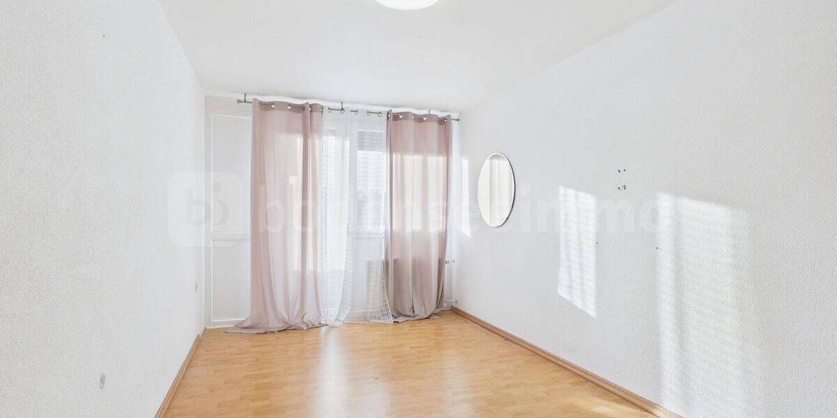 Etagenwohnung Singen Südstadt - 2 Zimmer, 63 m&sup2;, 730&euro; | Angebot:26331775