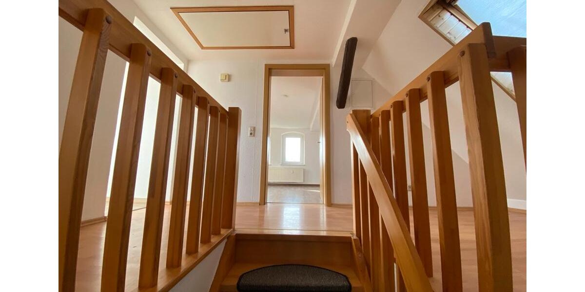 Dachgeschoßwohnung Hecklingen - 2 Zimmer, 60 m&sup2;, 300&euro; | Angebot:25339141