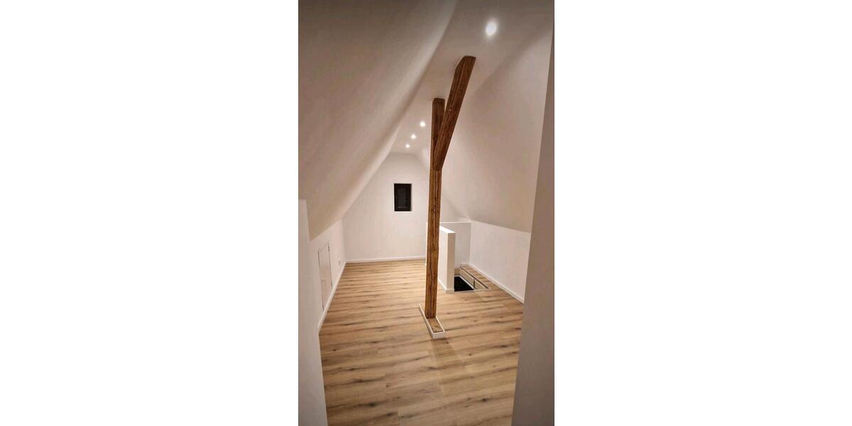 Dachgeschoßwohnung Lennestadt - 5 Zimmer, 90 m&sup2;, 800&euro; | Angebot:24839147