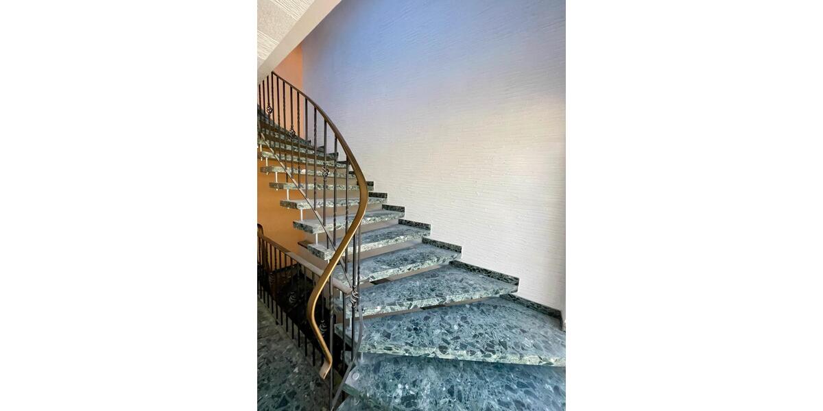 Dachgeschoßwohnung Neustadt bei Coburg - 4 Zimmer, 135 m&sup2;, 895&euro; | Angebot:26705080