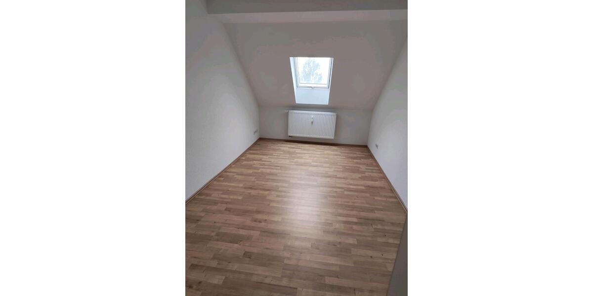 Dachgeschoßwohnung Glauchau - 3 Zimmer, 59 m&sup2;, 345&euro; | Angebot:26406541