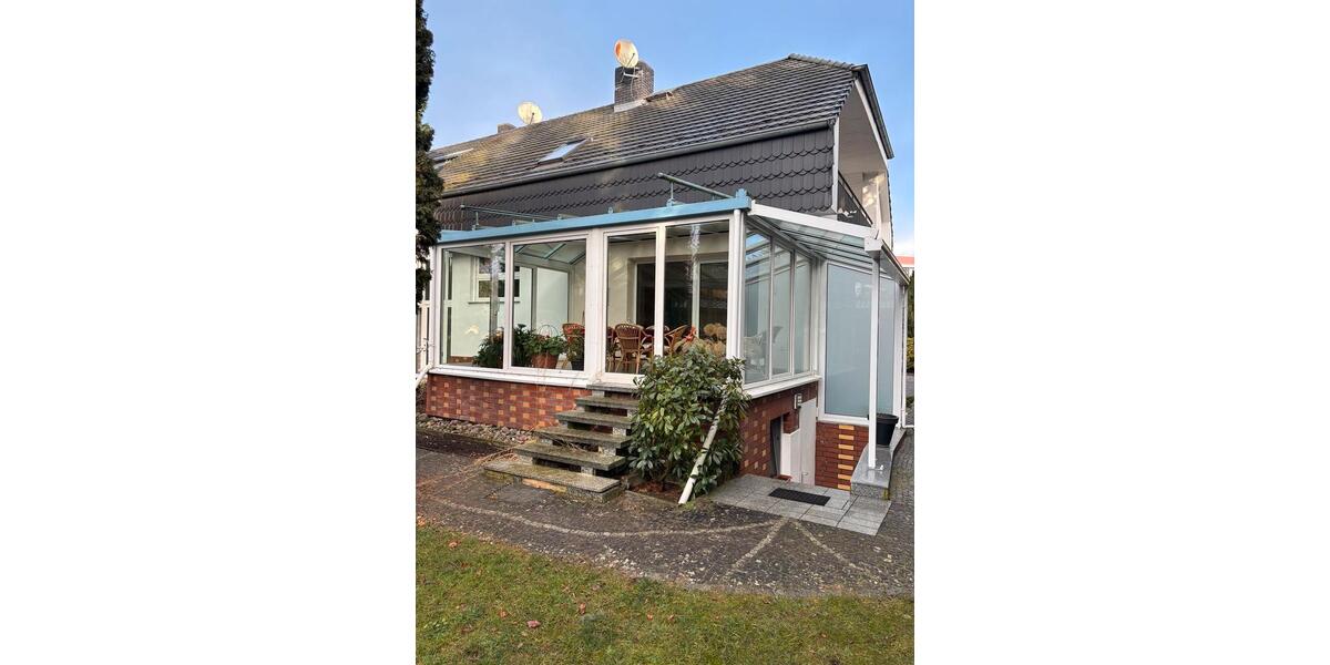 Haushälfte, 130m² mit Kamin Wintergarten Carport über 2 Etagen 3.5 zimmer