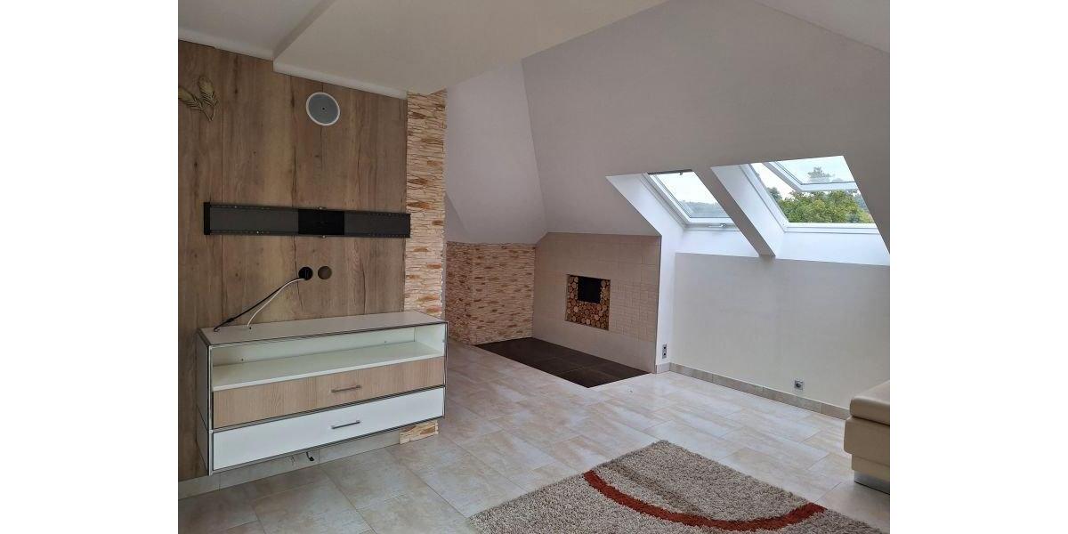 Dachgeschoßwohnung Zwickau - 2 Zimmer, 152 m&sup2;, 1.200&euro; | Angebot:26479906