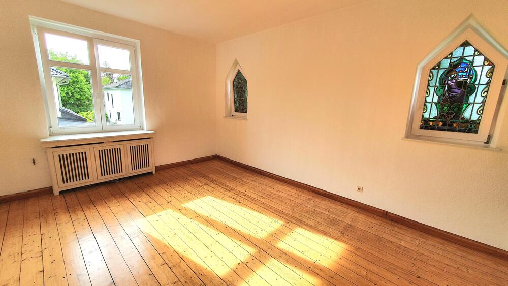 Exklusive 5-Zimmer-Wohnung in schöner Villa. Mit eigenem Gartenbereich und Garage. 5 zimmer