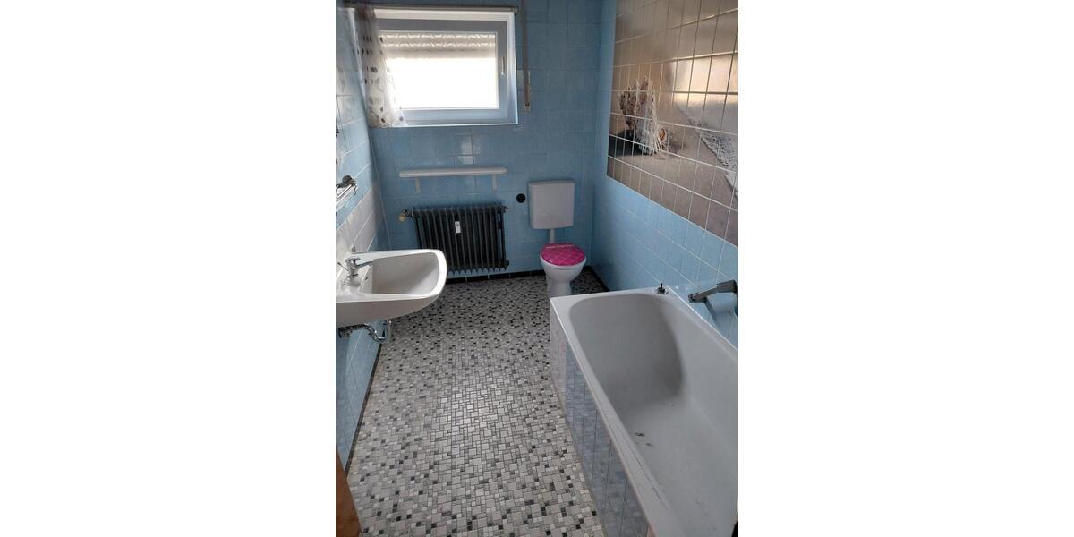 Schöne Etagenwohnung in gepflegtem 2 Parteienhaus 4 zimmer