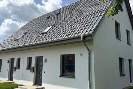 ...Neubau Erstbezug! Attraktive DHH in KfW 55 Standard mit Süd- West Terrassen und Stellplätzen 4 zimmer