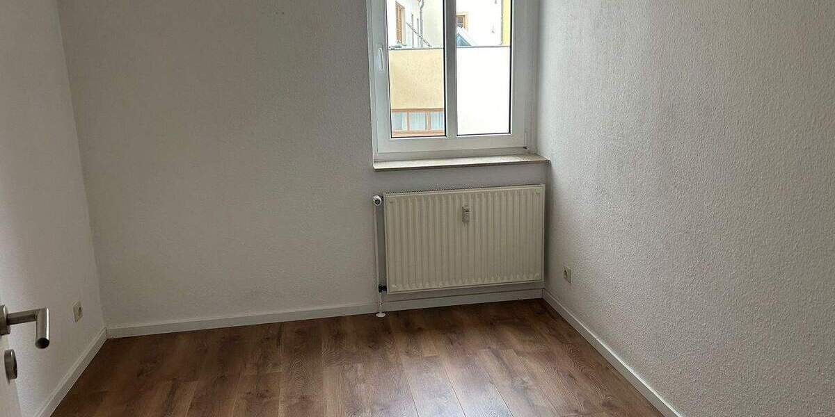 Etagenwohnung Merseburg Neumarkt (Vorstadt) - 4 Zimmer, 83 m&sup2;, 600&euro; | Angebot:26015636