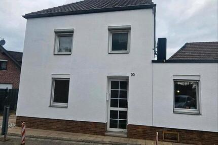 Haus Mönchengladbach Nord - 8 Zimmer, 180 m&sup2;, 2.500&euro; | Angebot:25297579