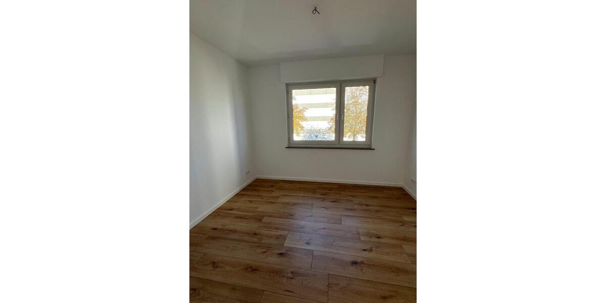 Kernsanierte 3 Zimmer-Wohnung mit Balkon in zentraler Lage 3 zimmer