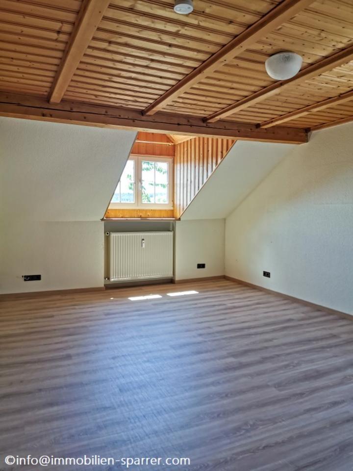 Gemütliche, helle 3-Zimmer-Dachgeschoßwohnung in Erbendorf
