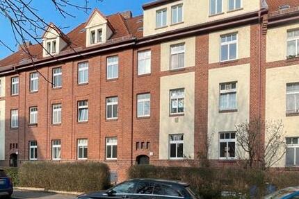 Ab Juli: 2,5-Zimmer-Wohnung im Dachgeschoss!