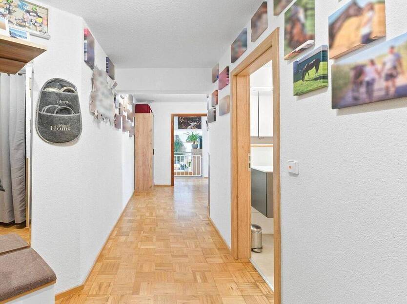 2-Etagen-Wohnung mit 2 TG-Stellplätze, EBK, 2 BadeZimmer, Balkon und Terrasse