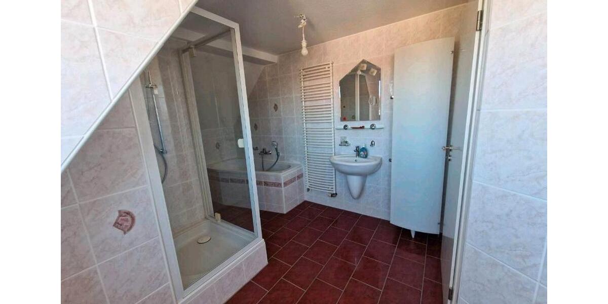 Dachgeschoßwohnung Schleusingen - 2.5 Zimmer, 72 m&sup2;, 630&euro; | Angebot:26112911
