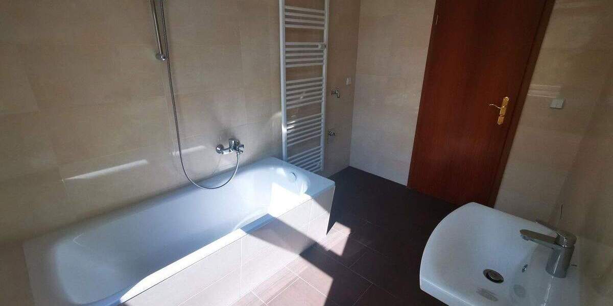 Etagenwohnung Magdeburg Stadtfeld Ost - 4 Zimmer, 105 m&sup2;, 840&euro; | Angebot:25792976