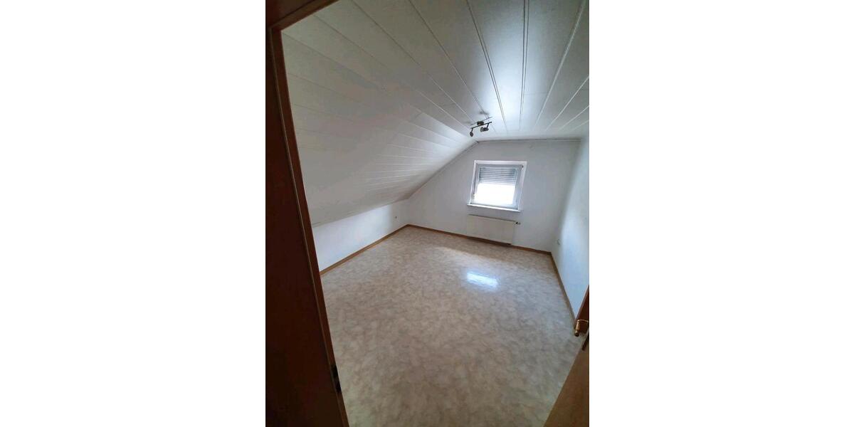 Dachgeschoßwohnung Aalen - 3 Zimmer, 75 m&sup2;, 750&euro; | Angebot:24836855