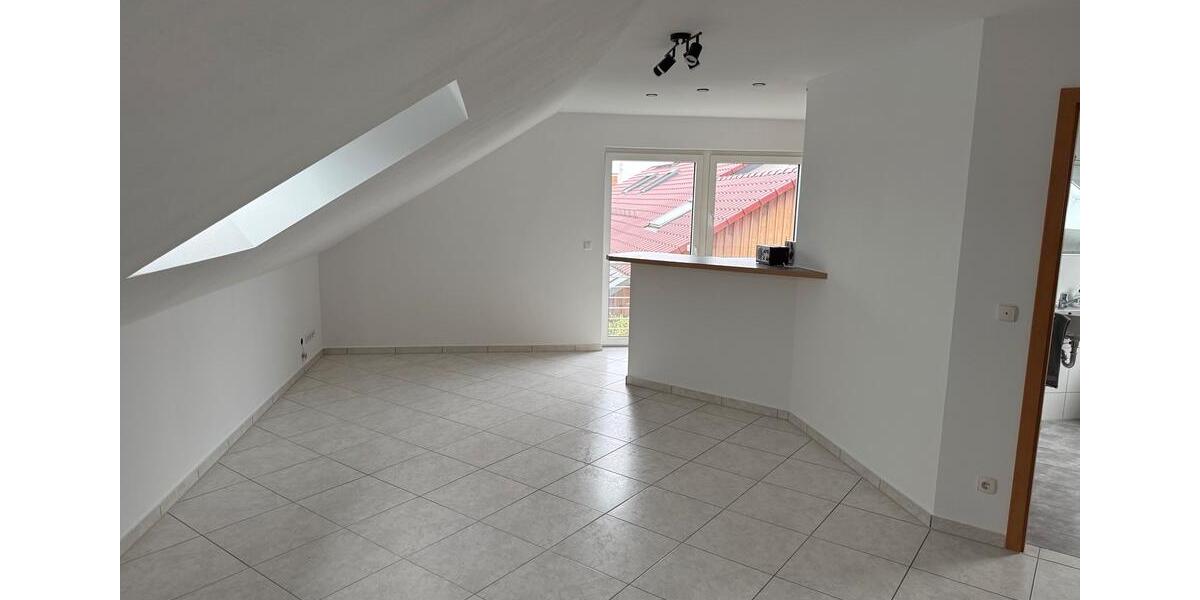 Dachgeschoßwohnung Rosengarten - 2.5 Zimmer, 72 m&sup2;, 600&euro; | Angebot:26613932