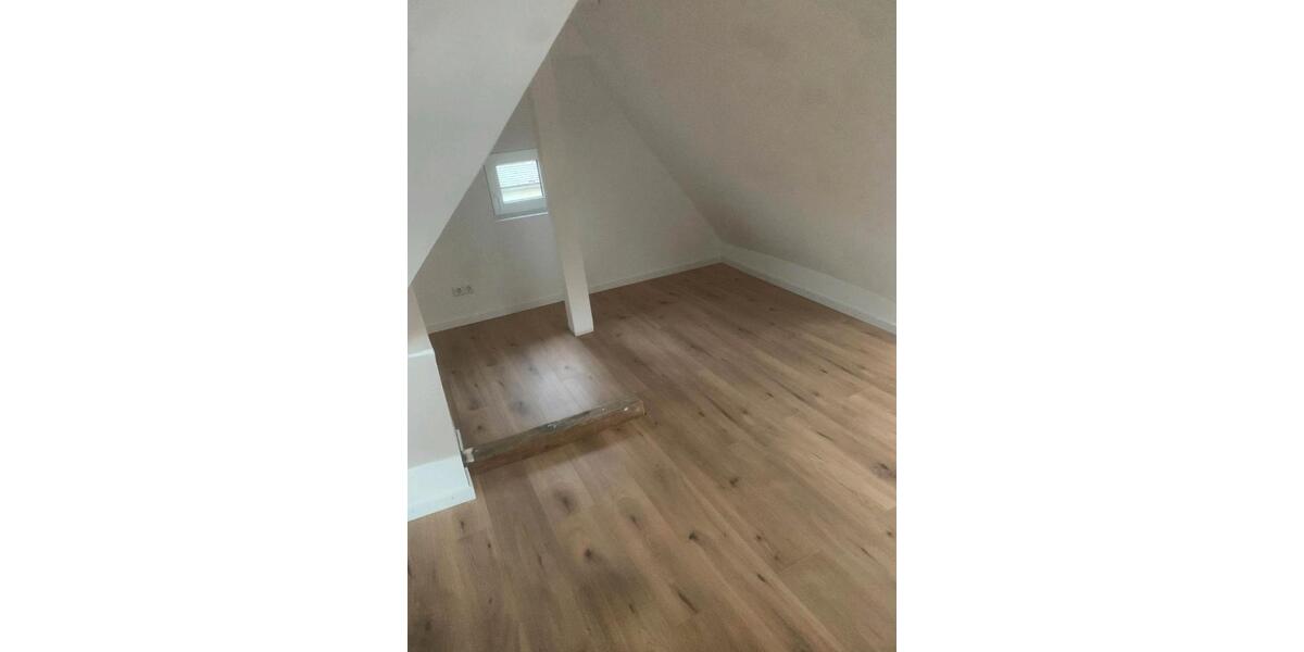 Dachgeschoßwohnung Albstadt Gemarkung Onstmettingen - 3 Zimmer, 100 m&sup2;, 700&euro; | Angebot:25379670