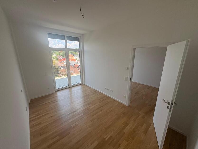 Neubau: 2,5-Zimmer-Wohnung in Aalen mit EBK, Balkon & Carport