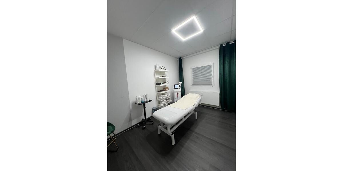Raum zu vermieten inkl. modernstem Diodenlaser zimmer