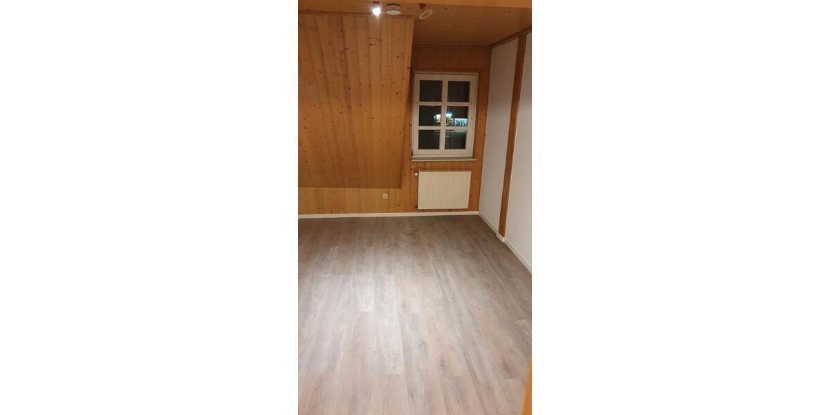 Dachgeschoßwohnung Diemelsee - 4 Zimmer, 85 m&sup2;, 510&euro; | Angebot:25965725