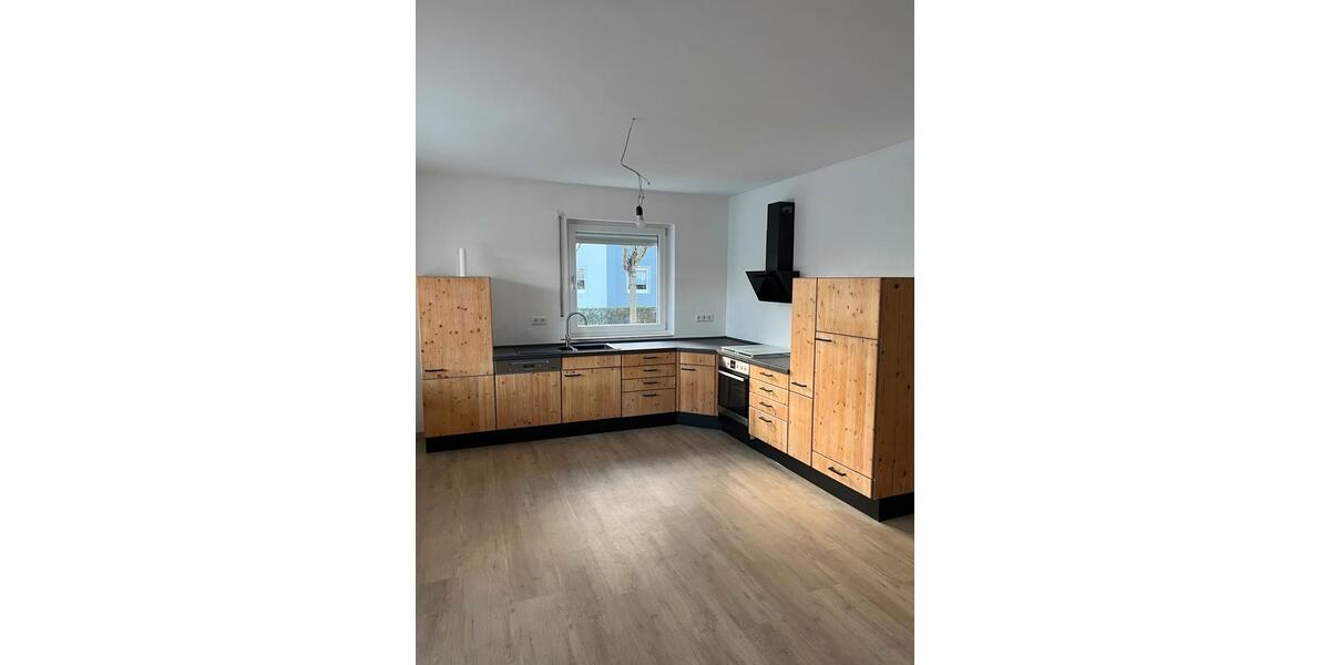 Erdgeschoßwohnung Grafenrheinfeld - 4 Zimmer, 127 m&sup2;, 1.450&euro; | Angebot:26025712