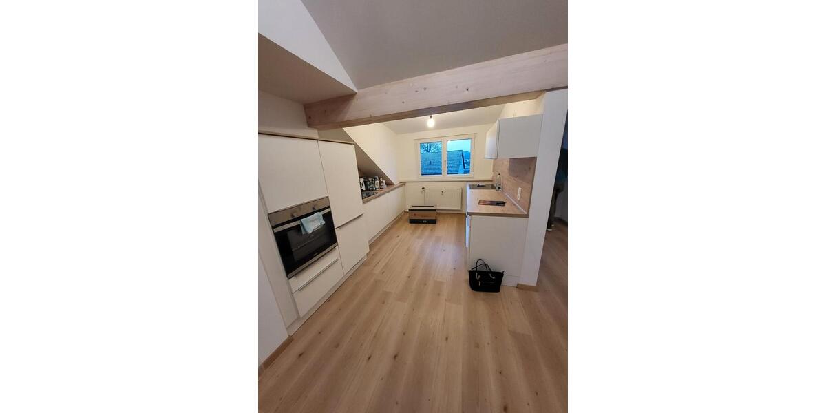 Dachgeschoßwohnung Altenstadt an der Waldnaab - 3 Zimmer, 70 m&sup2;, 600&euro; | Angebot:26459633