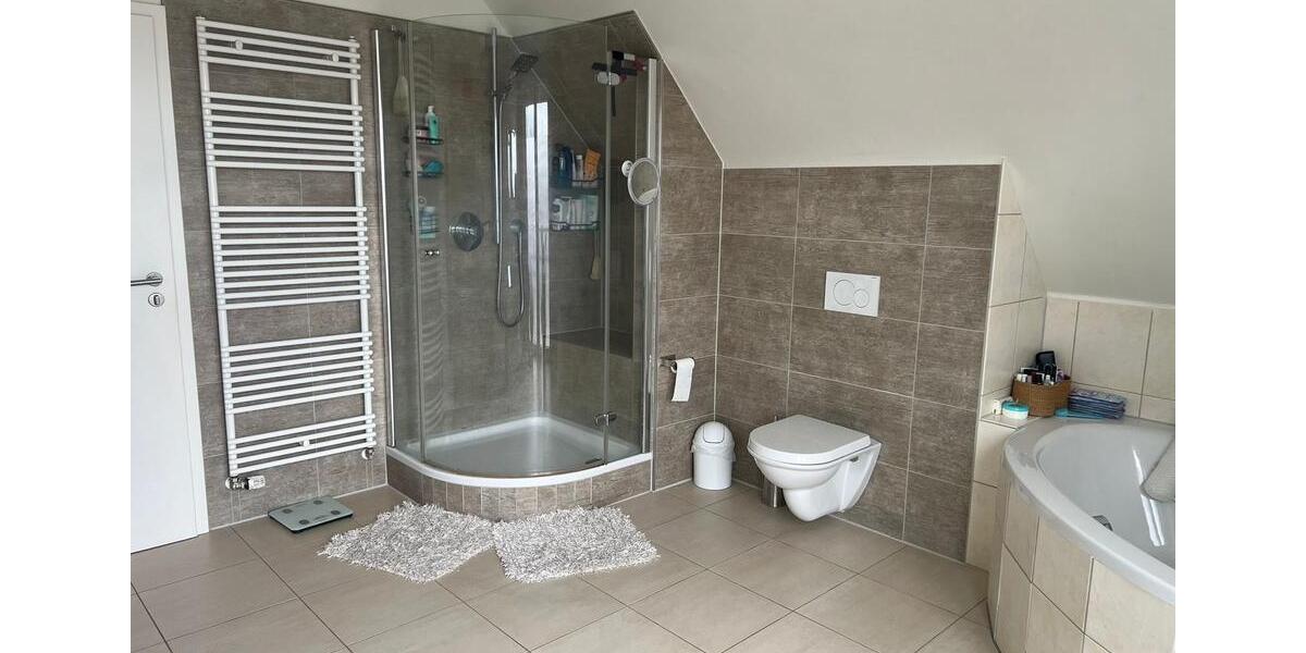 Villa Nienburg (Weser) - 7 Zimmer, 210 m&sup2;, 2.500&euro; | Angebot:25809946