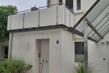 Uni- und Citynahe 4 ZKB mit großem Balkon und WG geeignet zimmer